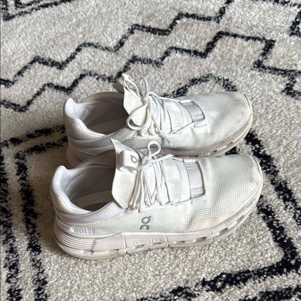 On cloud cloud nova white 8.5